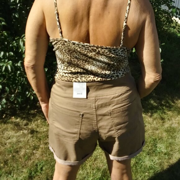 Time and True 16-18 Stretch Shorts BRAND NEW - Picture 2 of 2